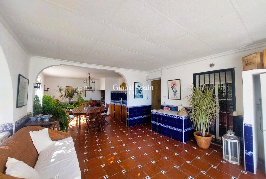 Wiederverkauf - HAUS -
LA MARINA - Costa Blanca