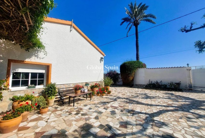 Wiederverkauf - HAUS -
LA MARINA - Costa Blanca