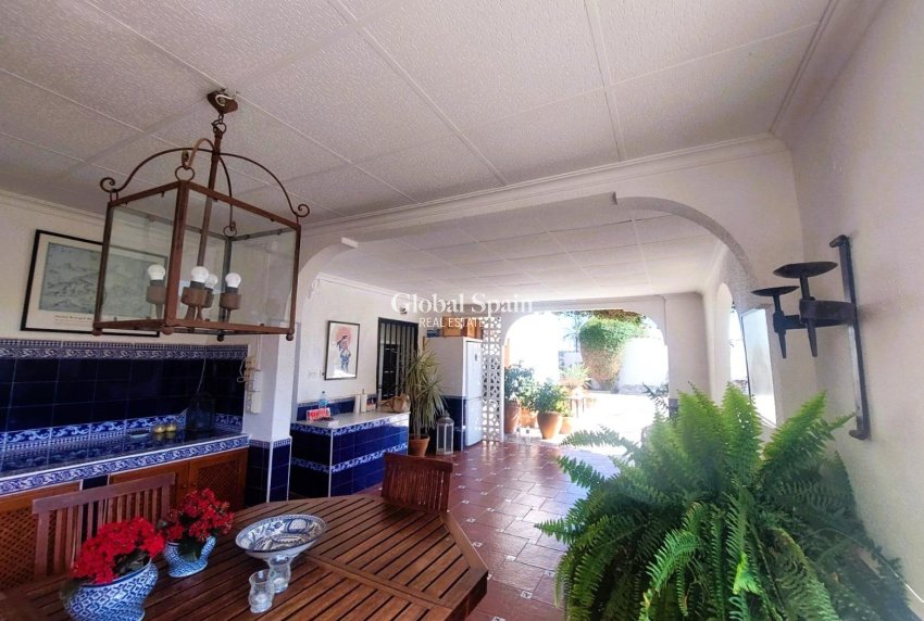 Wiederverkauf - HAUS -
LA MARINA - Costa Blanca