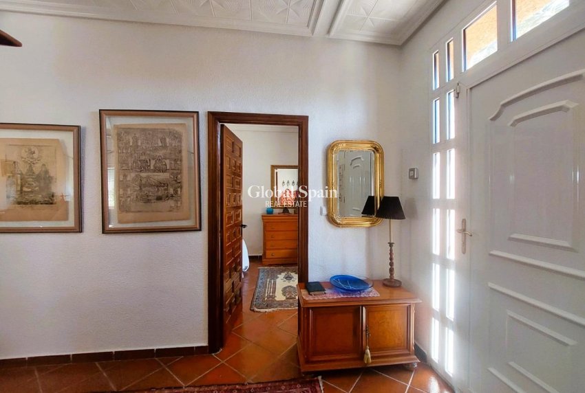 Wiederverkauf - HAUS -
LA MARINA - Costa Blanca