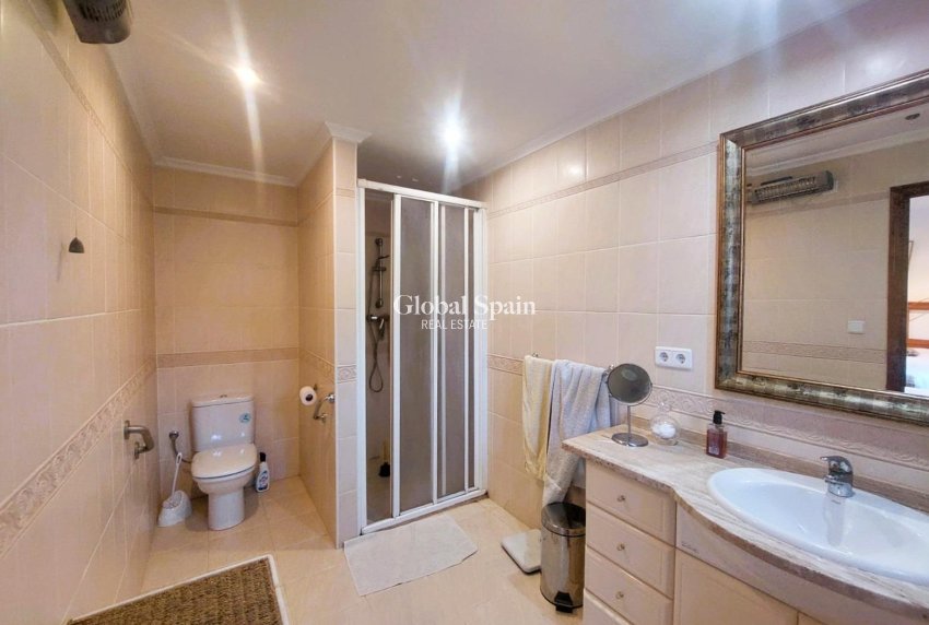 Wiederverkauf - HAUS -
LA MARINA - Costa Blanca