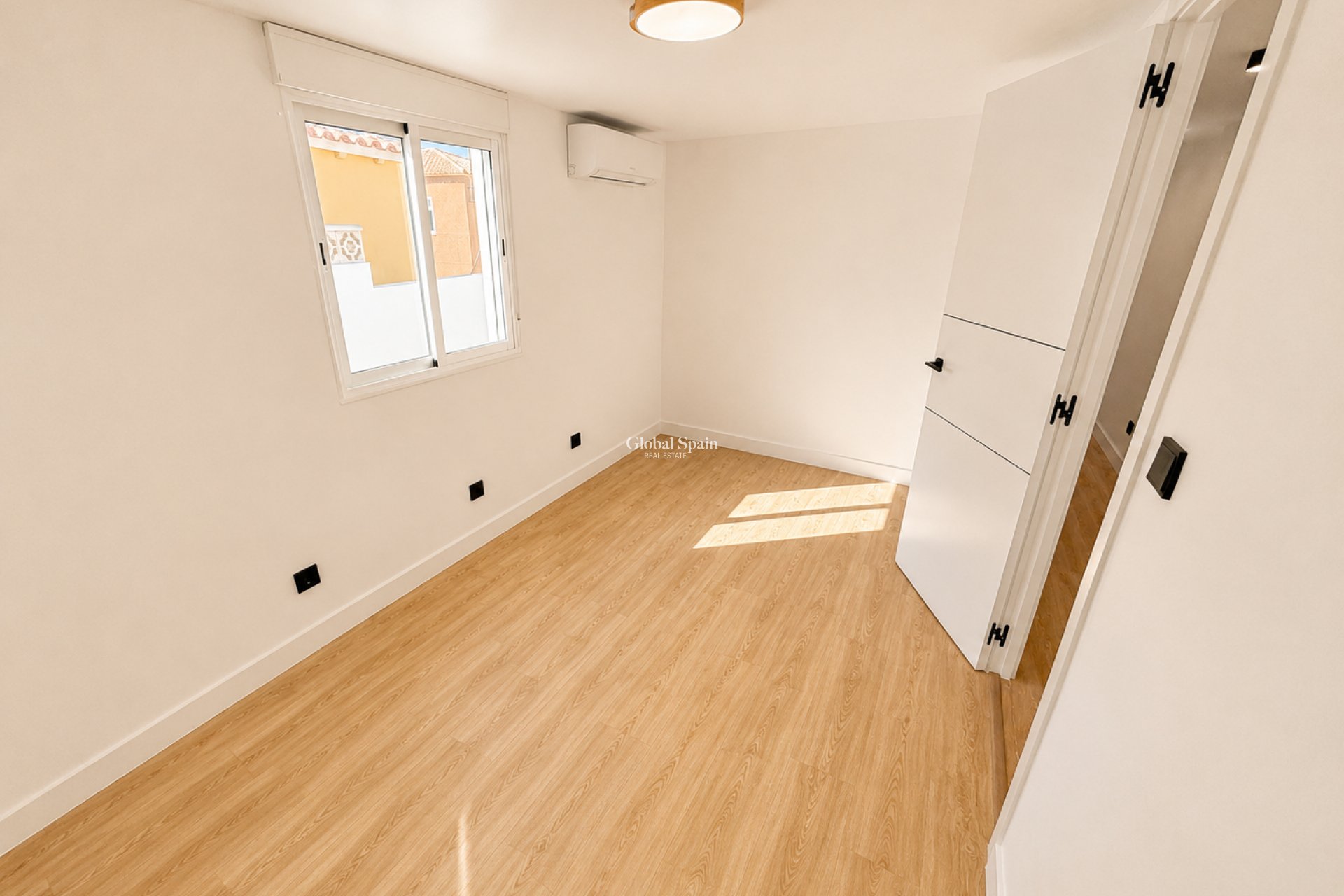 Wiederverkauf - HAUS -
LA NUCÍA - La nucia