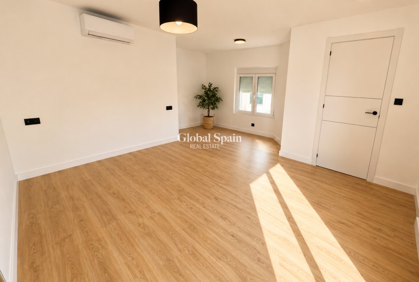 Wiederverkauf - HAUS -
LA NUCÍA - La nucia