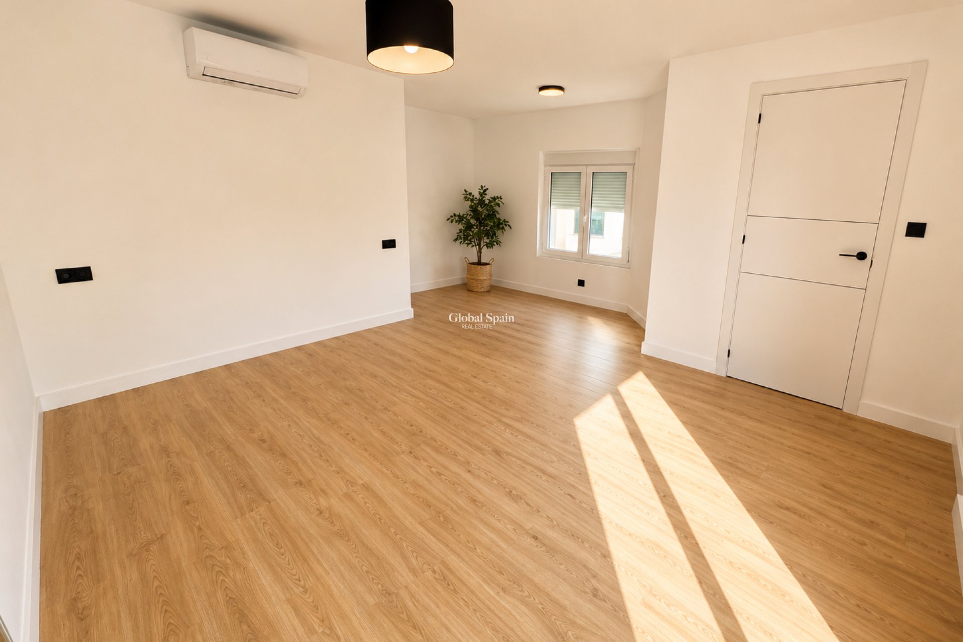 Wiederverkauf - HAUS -
LA NUCÍA - La nucia