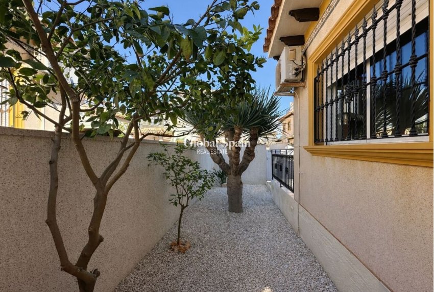 Wiederverkauf - HAUS -
LA ZENIA - Costa Blanca