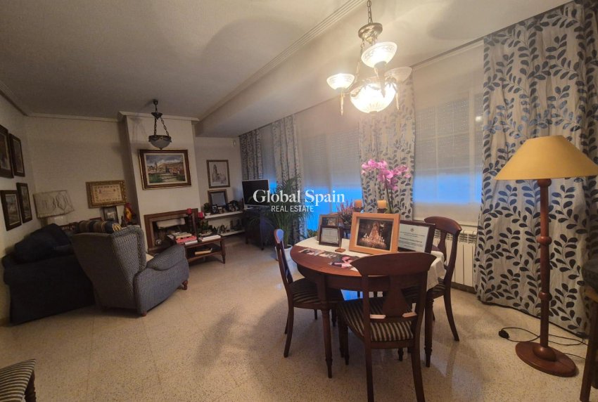 Wiederverkauf - HAUS -
ORIHUELA - Casco Histórico