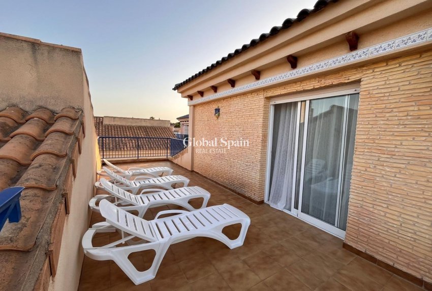 Wiederverkauf - HAUS -
ORIHUELA COSTA - CAMPOAMOR