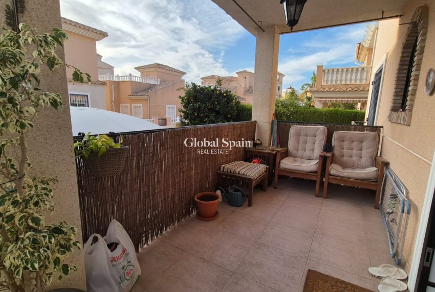 Wiederverkauf - HAUS -
ORIHUELA COSTA - Costa Blanca Sur