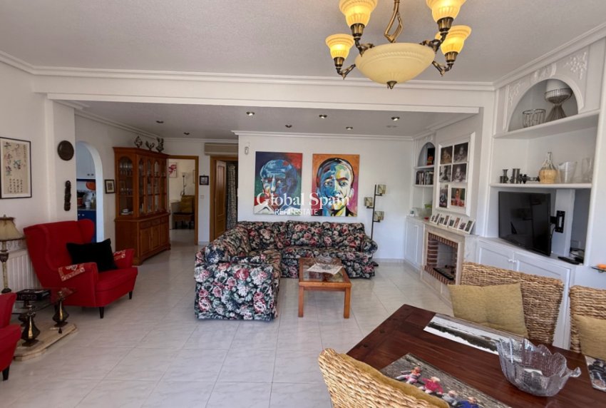 Wiederverkauf - HAUS -
ORIHUELA COSTA - Costa Blanca Sur