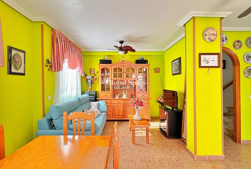 Wiederverkauf - HAUS -
ORIHUELA COSTA - Costa Blanca