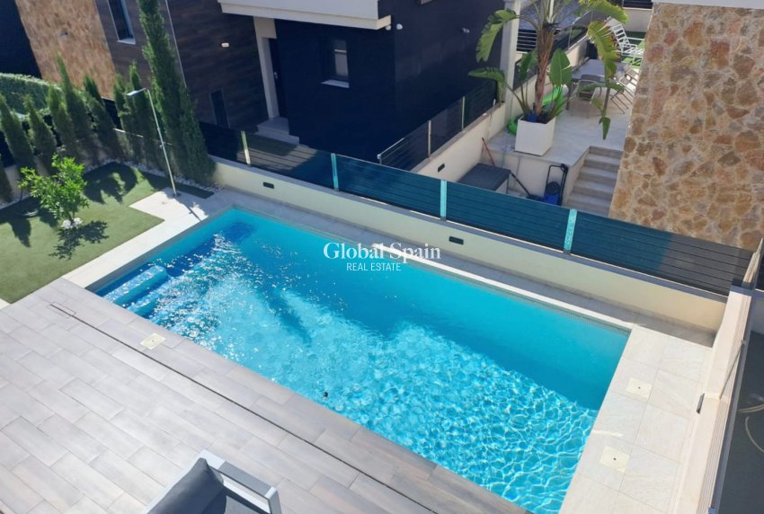 Wiederverkauf - HAUS -
ORIHUELA COSTA - Costa Blanca