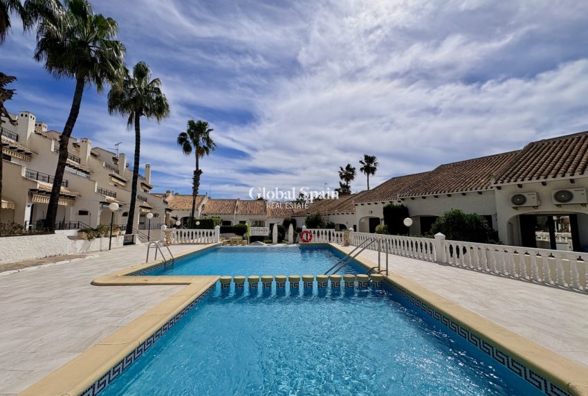 Wiederverkauf - HAUS -
ORIHUELA COSTA - Costa Blanca