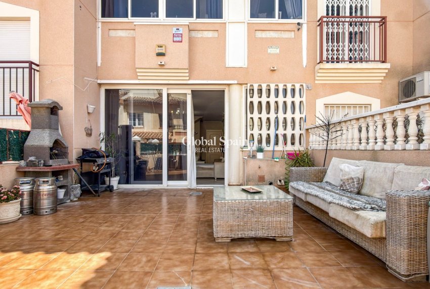 Wiederverkauf - HAUS -
ORIHUELA COSTA - Costa Blanca