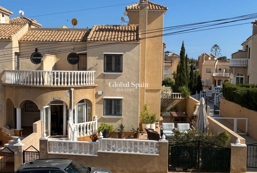 Wiederverkauf - HAUS -
ORIHUELA COSTA - Costa Blanca