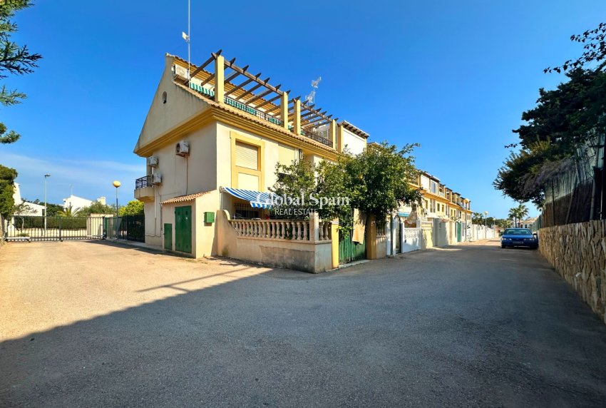 Wiederverkauf - HAUS -
ORIHUELA COSTA - Costa Blanca