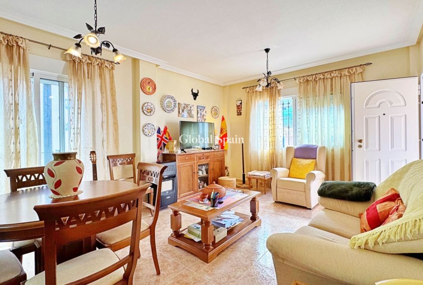 Wiederverkauf - HAUS -
ORIHUELA COSTA - Costa Blanca