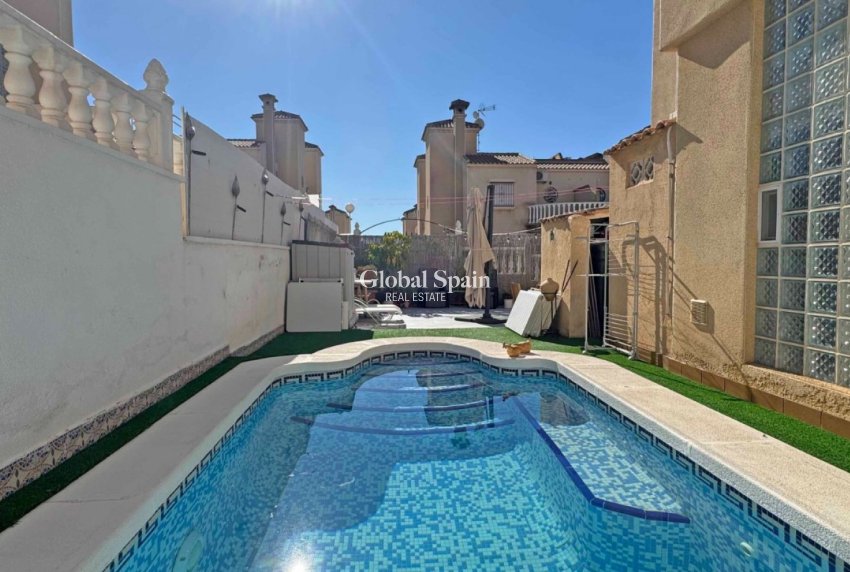 Wiederverkauf - HAUS -
ORIHUELA COSTA - Costa Blanca