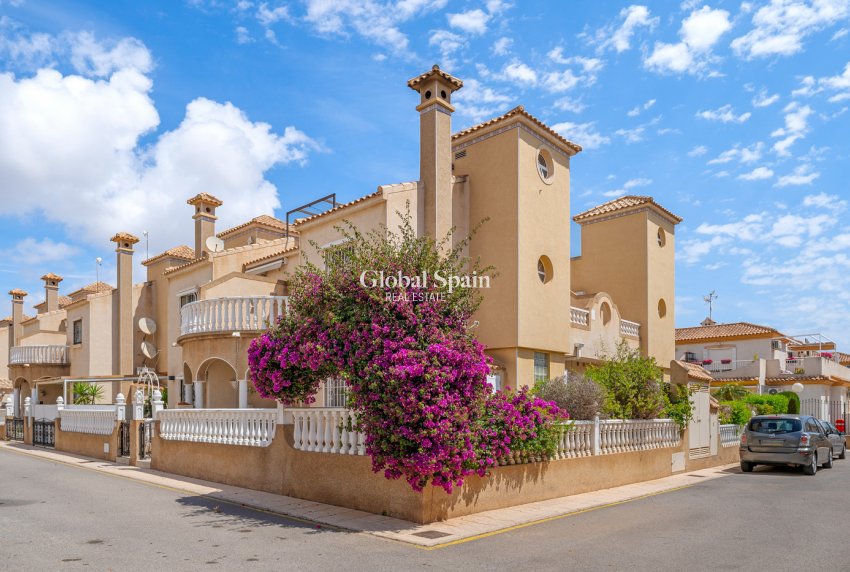 Wiederverkauf - HAUS -
ORIHUELA COSTA - Costa Blanca