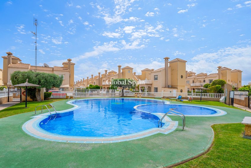Wiederverkauf - HAUS -
ORIHUELA COSTA - Costa Blanca