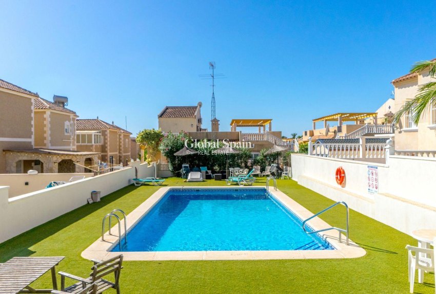 Wiederverkauf - HAUS -
ORIHUELA COSTA - Costa Blanca