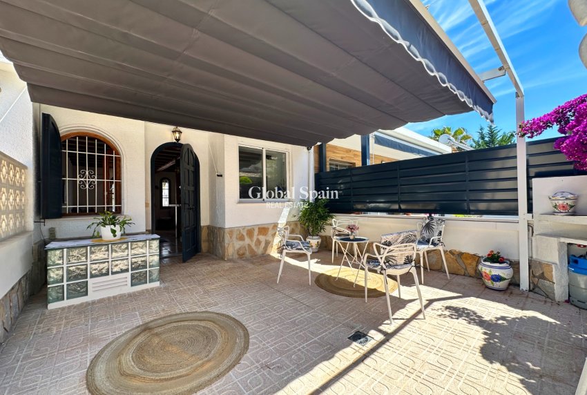 Wiederverkauf - HAUS -
ORIHUELA COSTA - Costa Blanca