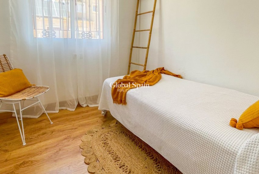 Wiederverkauf - HAUS -
ORIHUELA COSTA - Costa Blanca