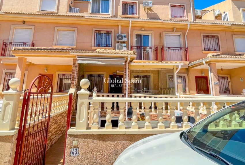 Wiederverkauf - HAUS -
ORIHUELA COSTA - Costa Blanca