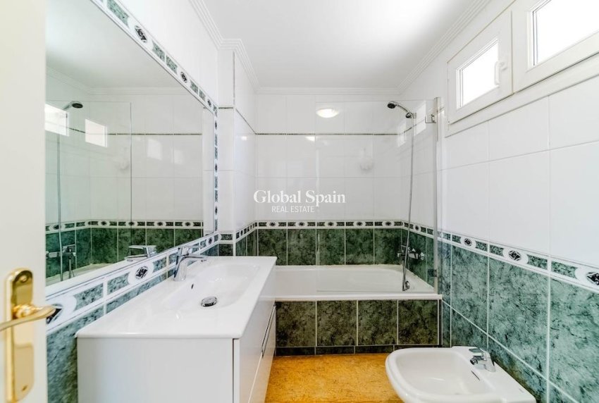 Wiederverkauf - HAUS -
ORIHUELA COSTA - Costa Blanca