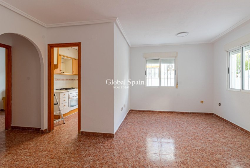 Wiederverkauf - HAUS -
ORIHUELA COSTA - La Florida