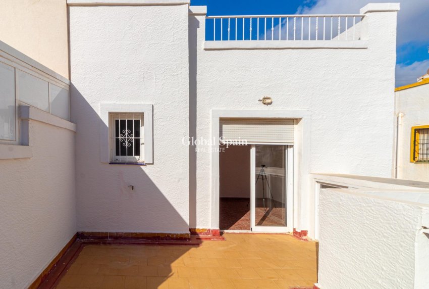 Wiederverkauf - HAUS -
ORIHUELA COSTA - La Florida