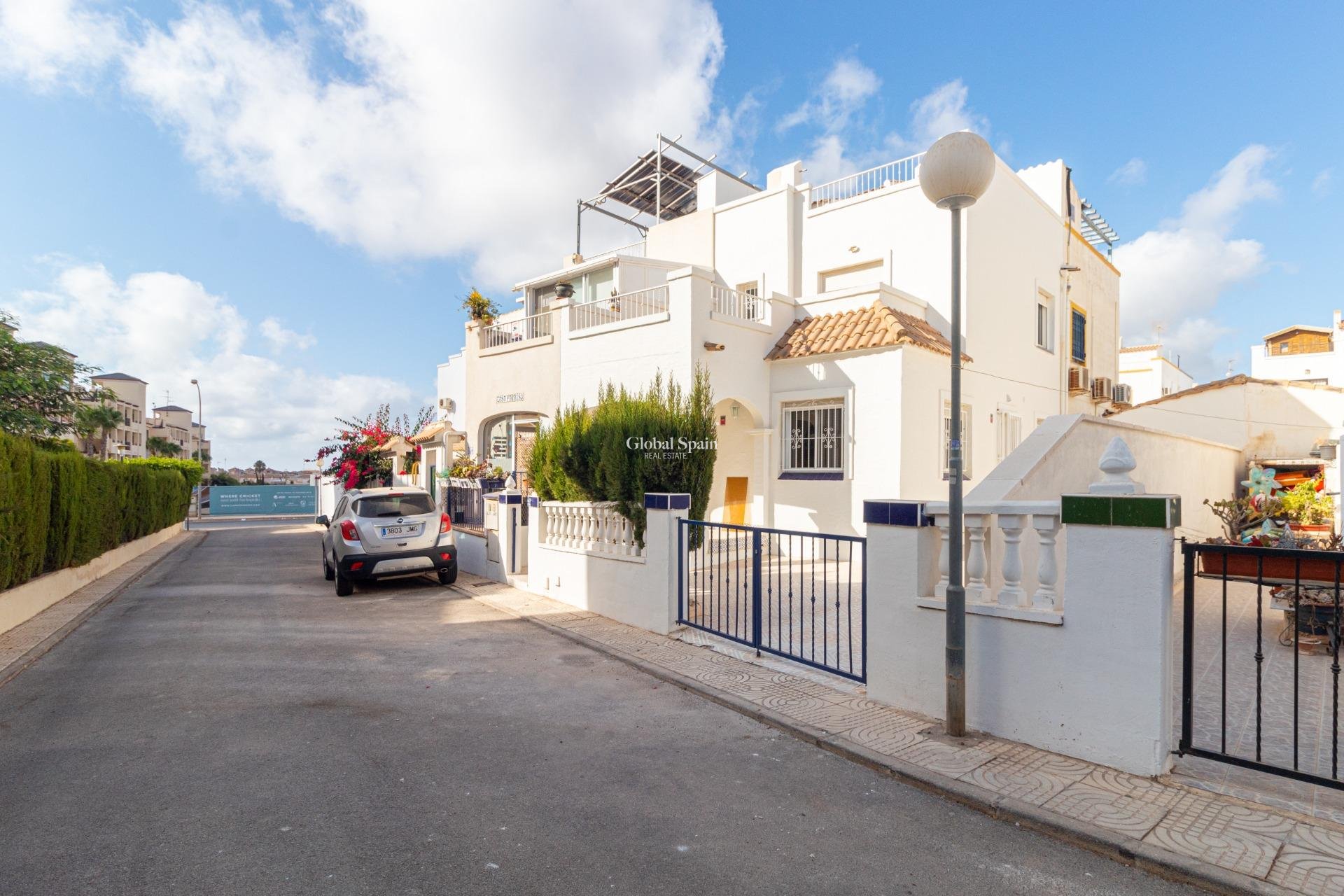 Wiederverkauf - HAUS -
ORIHUELA COSTA - La Florida