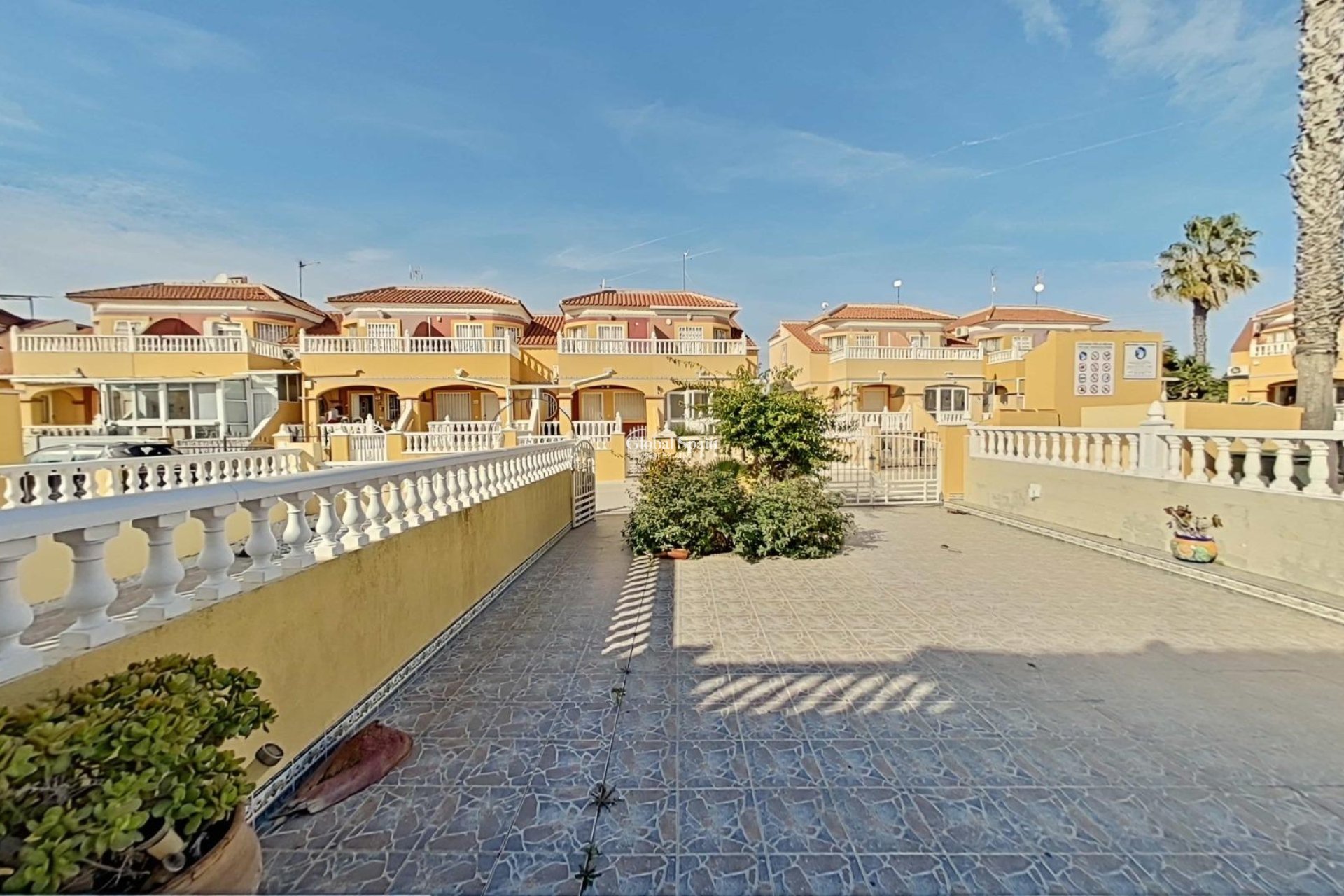 Wiederverkauf - HAUS -
ORIHUELA COSTA - La Regia