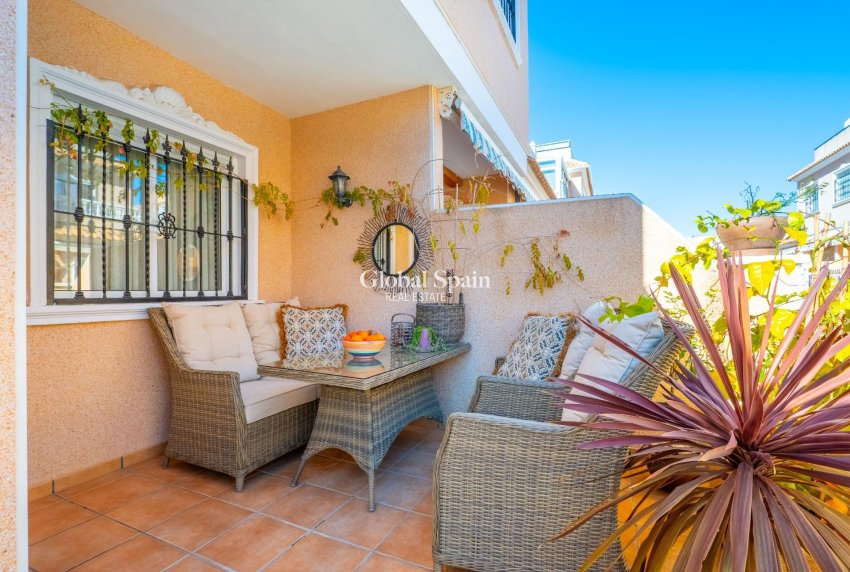 Wiederverkauf - HAUS -
ORIHUELA COSTA - La Regia