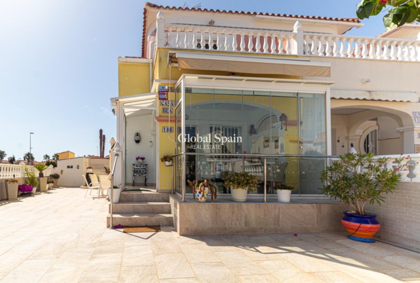 Wiederverkauf - HAUS -
ORIHUELA COSTA - La Regia