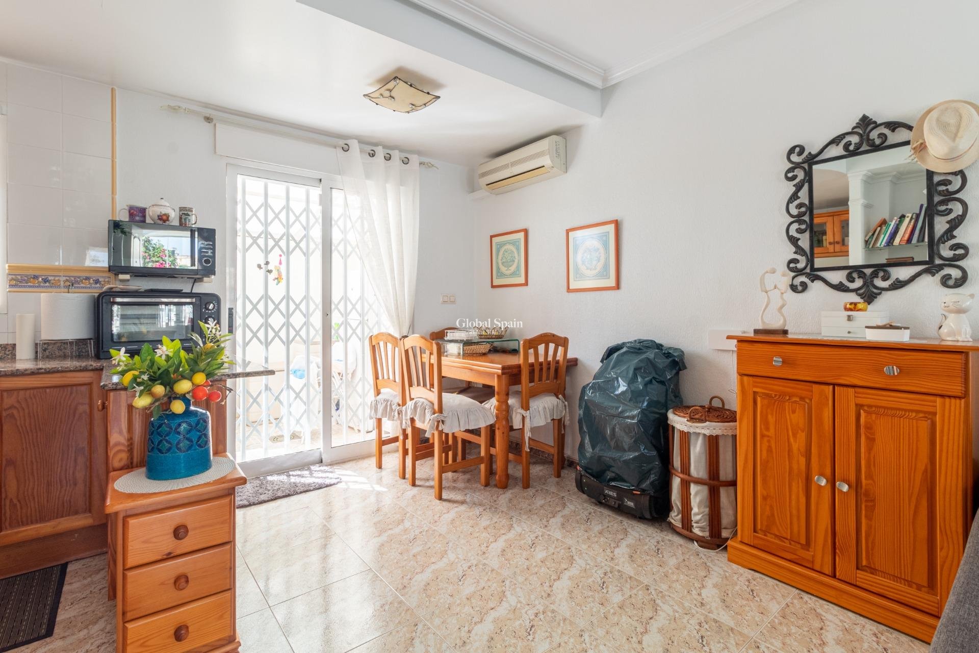 Wiederverkauf - HAUS -
ORIHUELA COSTA - La Regia