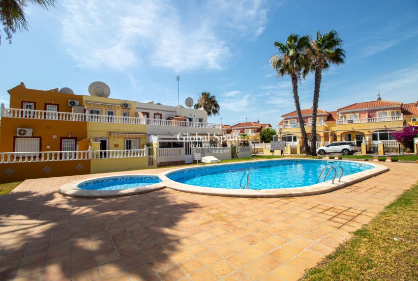 Wiederverkauf - HAUS -
ORIHUELA COSTA - La Regia