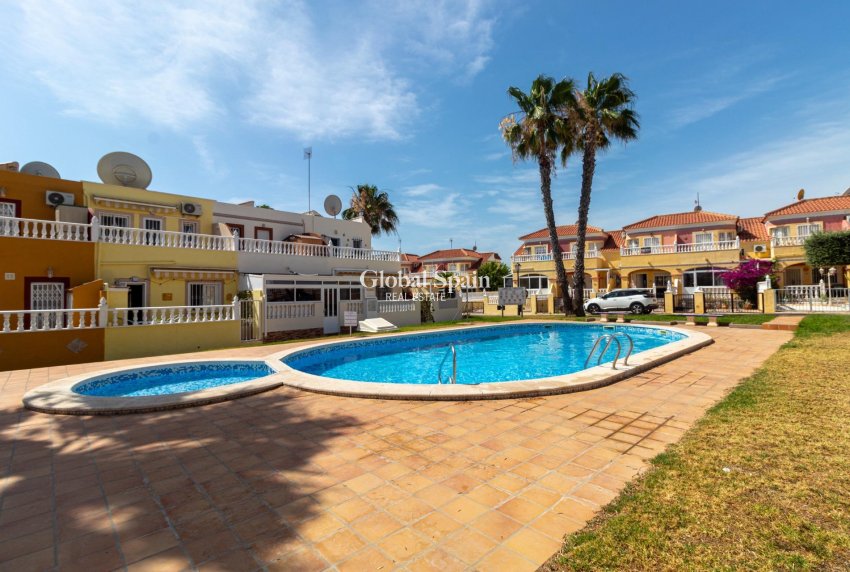 Wiederverkauf - HAUS -
ORIHUELA COSTA - La Regia