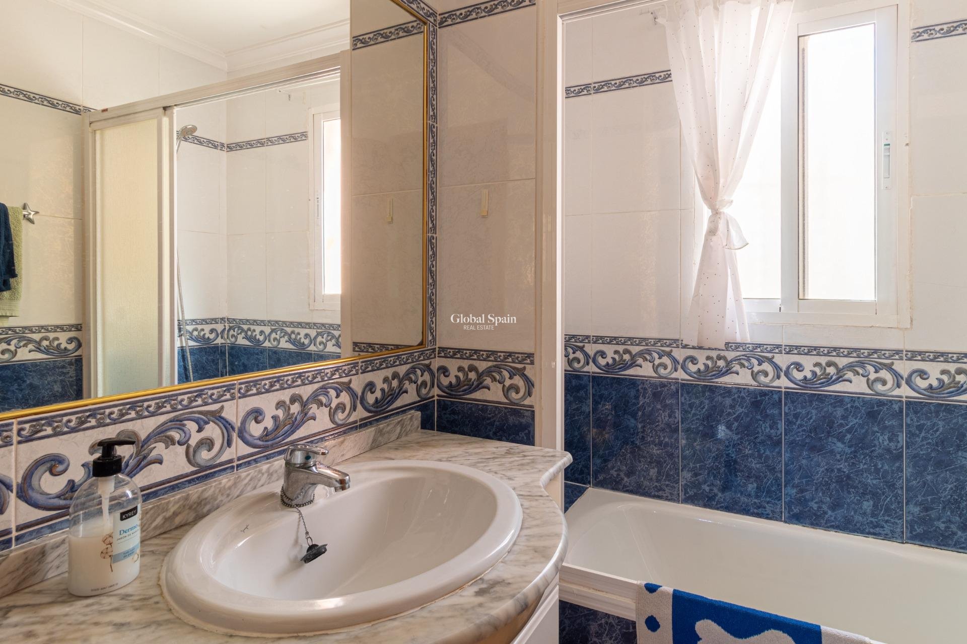 Wiederverkauf - HAUS -
ORIHUELA COSTA - La Regia