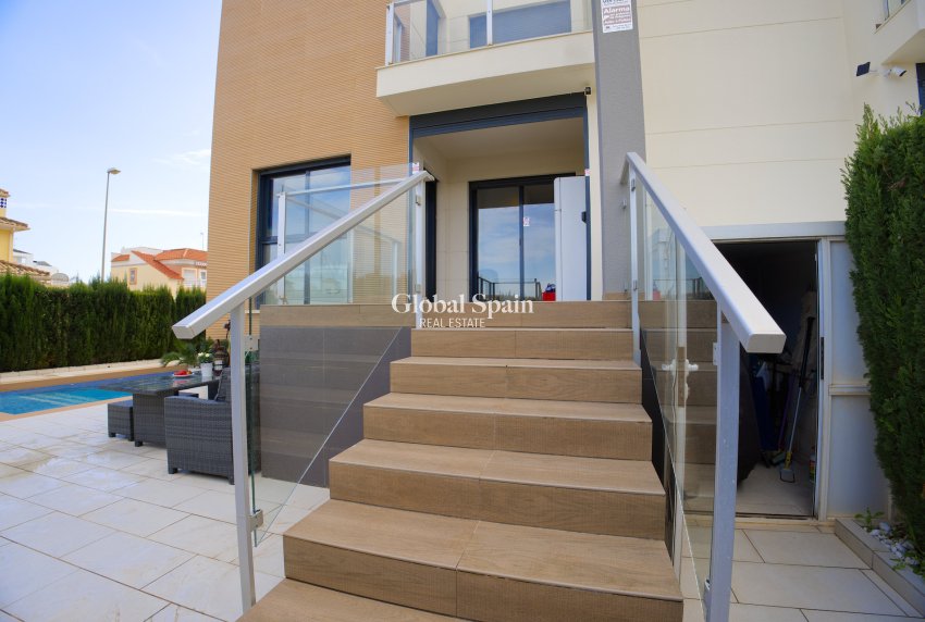 Wiederverkauf - HAUS -
ORIHUELA COSTA - La Zenia