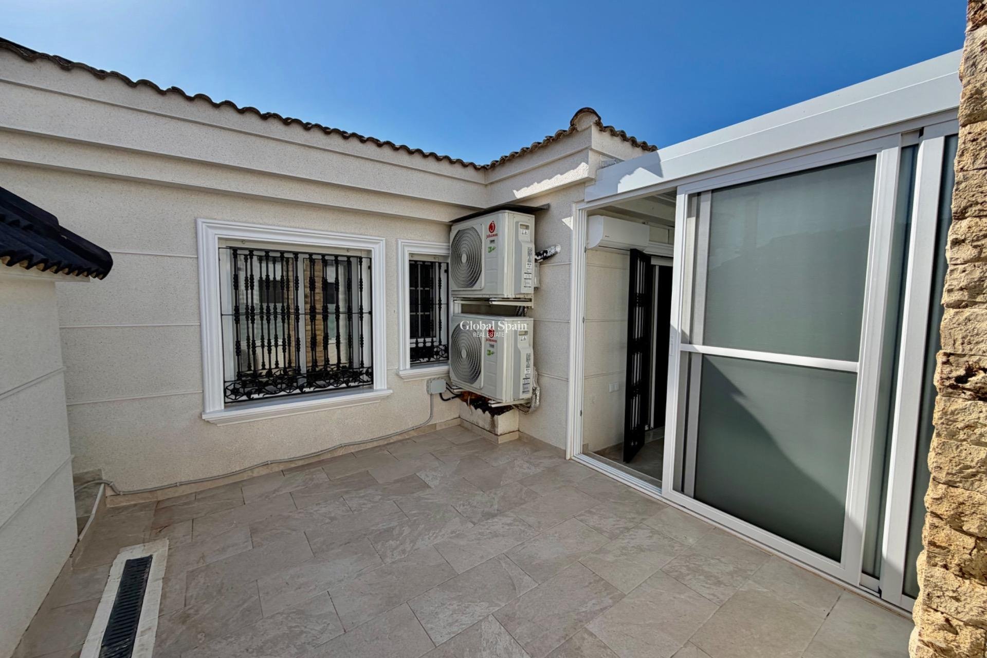 Wiederverkauf - HAUS -
ORIHUELA COSTA - La Zenia