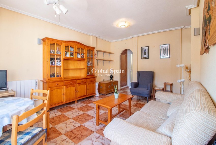 Wiederverkauf - HAUS -
ORIHUELA COSTA - La Zenia