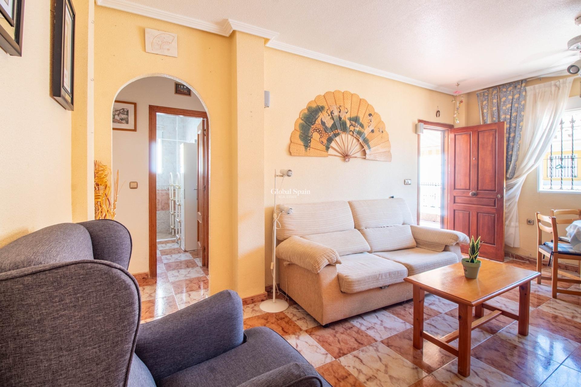 Wiederverkauf - HAUS -
ORIHUELA COSTA - La Zenia