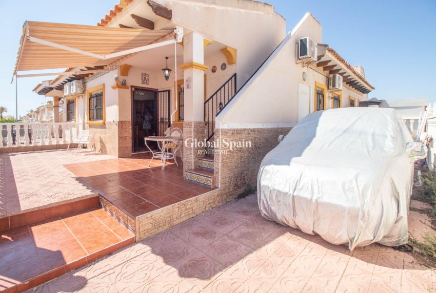 Wiederverkauf - HAUS -
ORIHUELA COSTA - La Zenia
