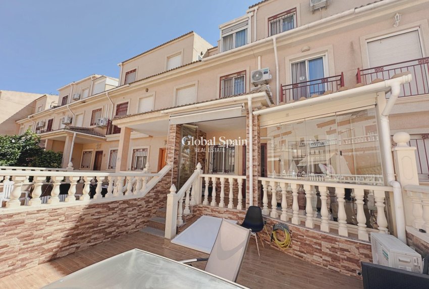 Wiederverkauf - HAUS -
ORIHUELA COSTA - La Zenia