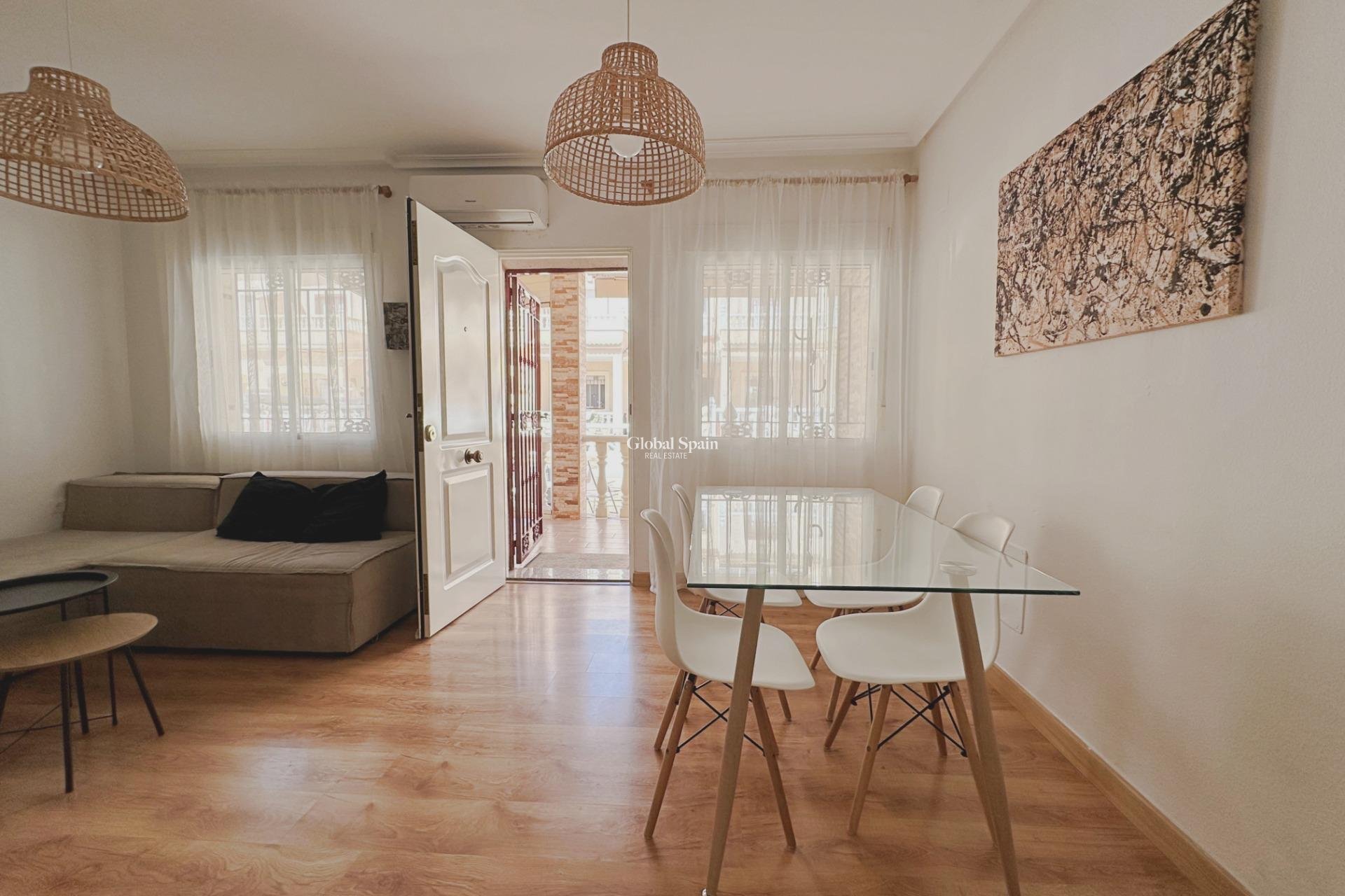 Wiederverkauf - HAUS -
ORIHUELA COSTA - La Zenia