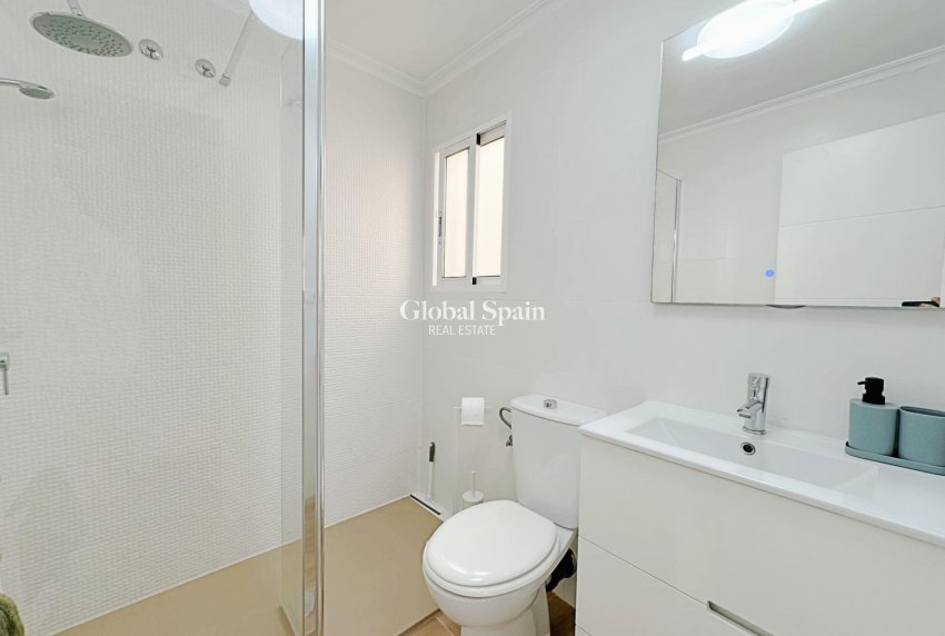 Wiederverkauf - HAUS -
ORIHUELA COSTA - La Zenia