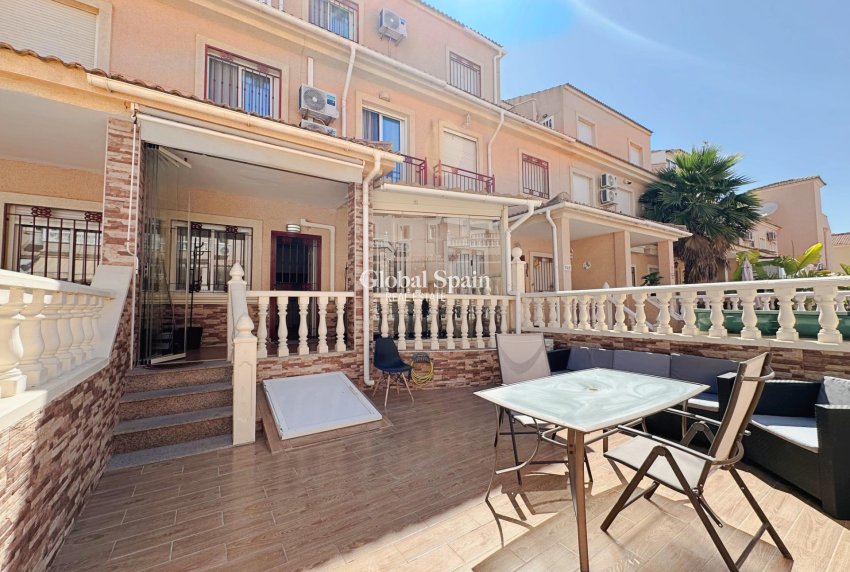 Wiederverkauf - HAUS -
ORIHUELA COSTA - La Zenia
