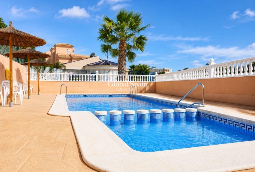 Wiederverkauf - HAUS -
ORIHUELA COSTA - La Zenia
