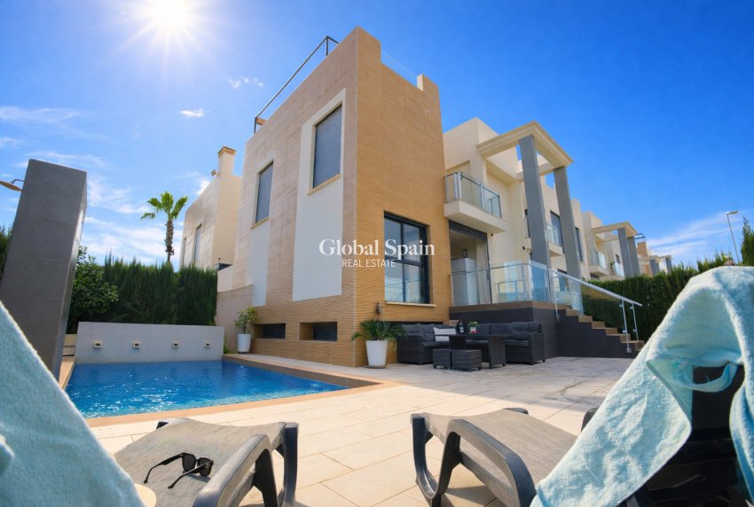 Wiederverkauf - HAUS -
ORIHUELA COSTA - La Zenia