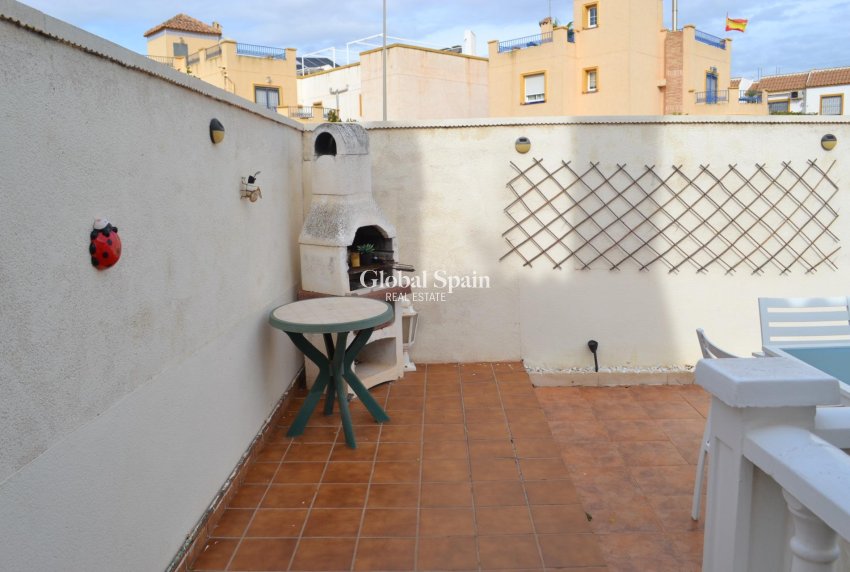 Wiederverkauf - HAUS -
ORIHUELA COSTA - La Zenia